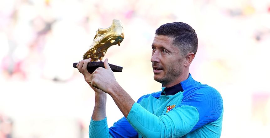استبعاد ليفاندوفسكي وبيدري من قائمة برشلونة.. وتشافي: لا أريد رحيل ديباي