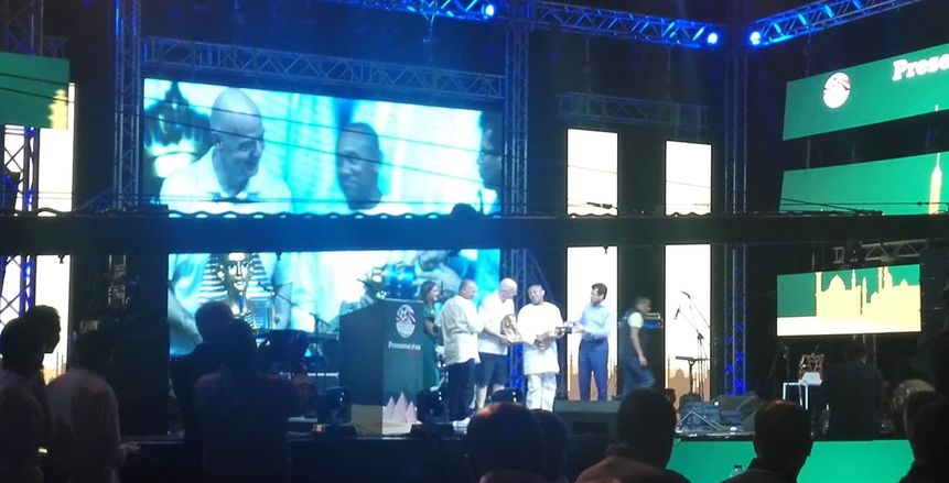 بالصور| وزير الرياضة يُكرم «إنفانتينو» و«أحمد أحمد» في حفل عشاء «الجبلاية»