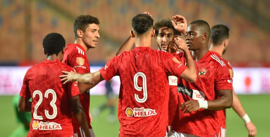 الأهلي يتقدم على إنبي بثنائية رائعة لـ شريف وعبدالقادر في الشوط الأول بالدوري «صور»