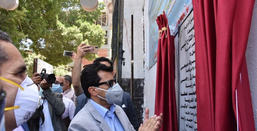وزير الشباب ومحافظ الغربية يفتتحان ملعبا قانونيا بمركز شباب سمنود