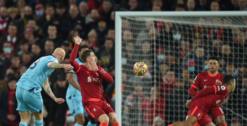 نيوكاسل يفاجئ ليفربول بالهدف الأول عن طريق شيلفي