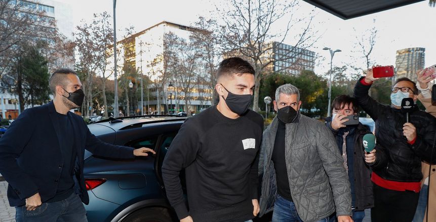 رسميا.. فيران توريس ثاني صفقات برشلونة مع تشافي