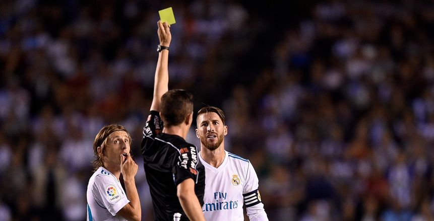 راموس يعادل الرقم القياسي للبطاقات الحمراء بالدوري الإسباني ويوسع الفارق في تاريخ "الريال"