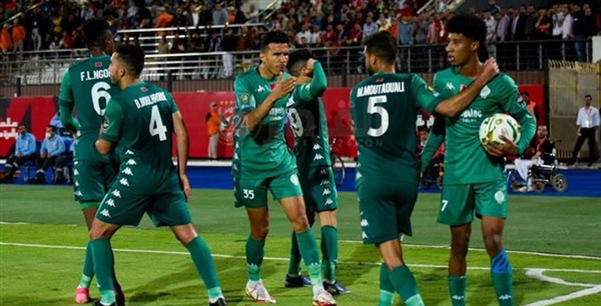 رئيس الرجاء المغربي يتواصل مع مدافع الأهلي السابق.. والأخير يرفض