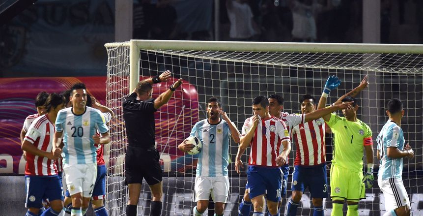 بالفيديو| الأرجنتين تخسر للمرة الأولى على أرضها.. والبرازيل تتصدر