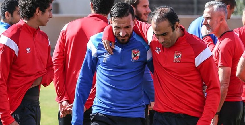 لمدة 15 دقيقة.. سيد عبدالحفيظ يجتمع مع علي معلول قبل المران