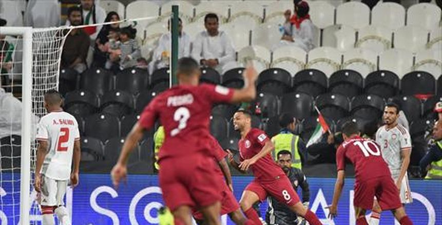 تعرف على سبب ضرب الجمهور الإماراتي للاعبي قطر بـ«الشباشب»