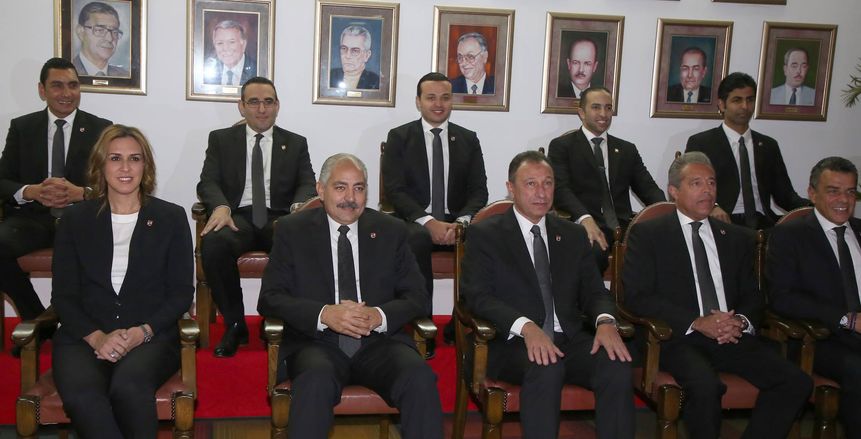 دقيقة حداد على روح فقيدة الأهلي خلال اجتماع مجلس الإدارة