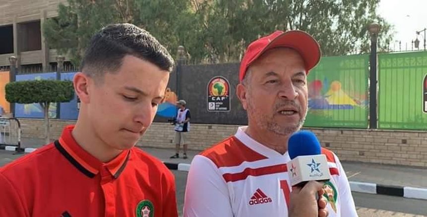 والد وشقيق "يوسف النصيري" نجم المغرب في مدرجات السلام لمؤازرته أمام جنوب أفريقيا