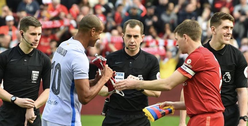 الفريق الكتالوني يفوز بهدفين في لقاء أساطير ليفربول وبرشلونة الخيري