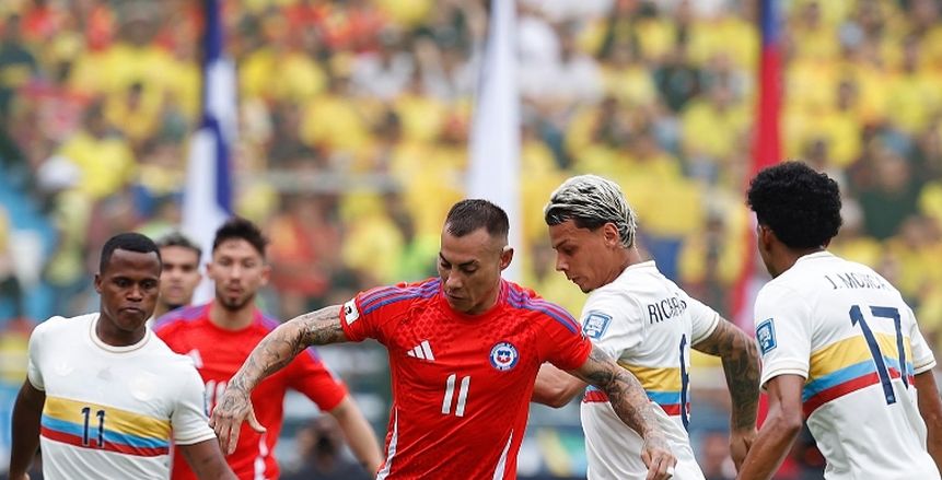 تاريخ مواجهات بيرو وتشيلي قبل تصفيات كأس العالم.. 64 مباراة