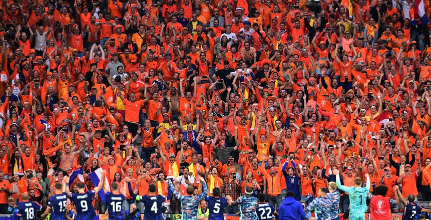 نجما منتخب هولندا يحسمان موقفهما من الانضمام لـ مانشستر يونايتد