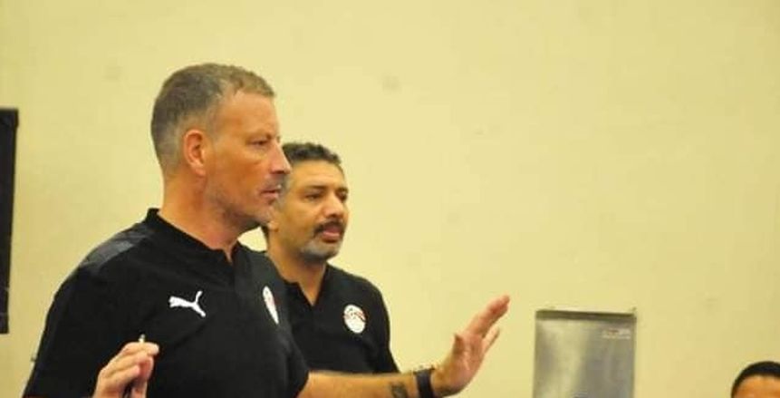 كلاتنبرج يجتمع بالإعلاميين ومديري الكرة في الأندية لشرح بعض القوانين