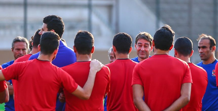 فايلر يجتمع بفريق الأهلي عقب المران.. و"التقسيمة" تُشعل حماس اللاعبين