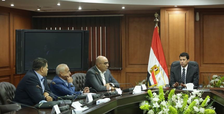وزير الرياضة يجتمع باللجنة المنظمة لكأس العالم لكرة اليد 2021