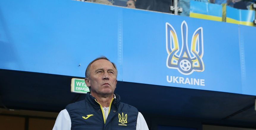 «يويفا» يغرم مدرب منتخب أوكرانيا بعد اتهامه بالعنصرية