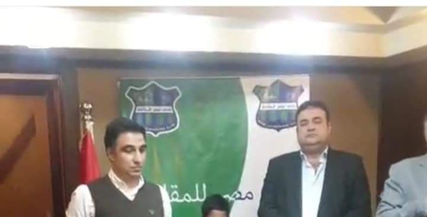 الطفل يوسف يظهر بقميص المقاصة لأول مرة (صورة)