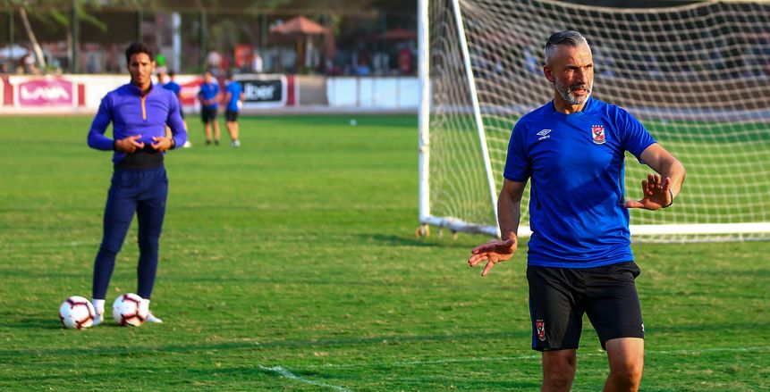 "ميشيل" يطمئن على تدريبات رباعي حراسة مرمى الأهلي