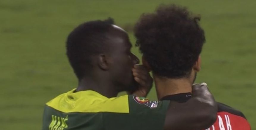 ساديو ماني يواسي محمد صلاح بعد خسارة أمم أفريقيا