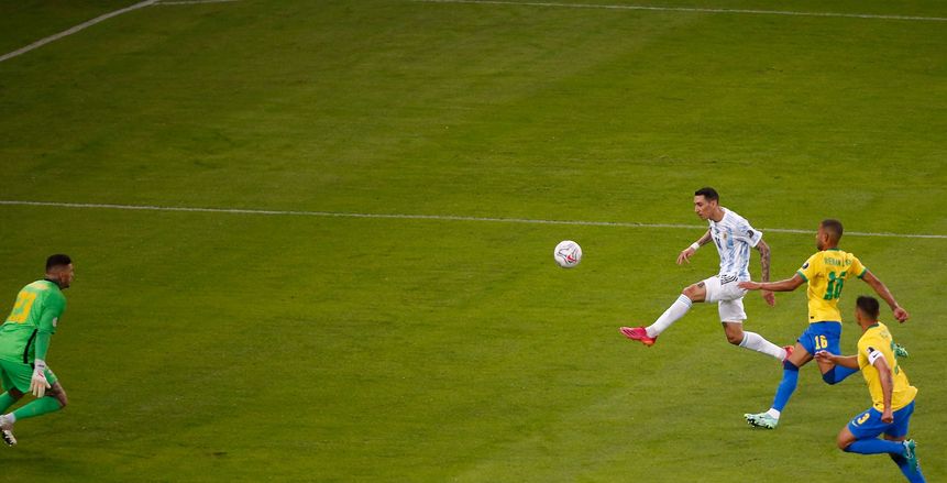 الأرجنتين تتقدم على البرازيل في الشوط الأول بـ «لوب» دي ماريا