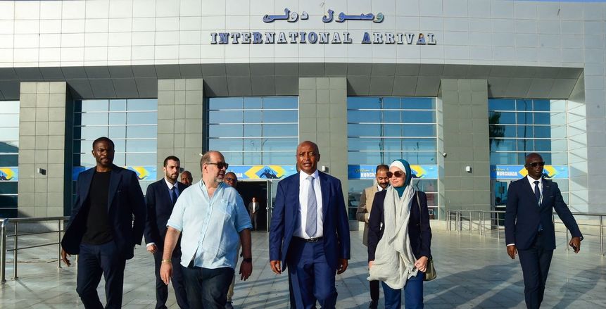 باتريس موتسيبي يصل مصر لحضور نهائي أمم إفريقيا للكرة الشاطئية