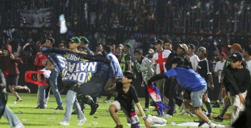 اتحاد الكرة ينعى ضحايا أحداث الشغب في الدوري الإندونيسي