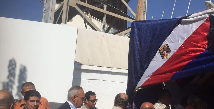 أنصار إبراهيم عثمان يمزقون لافتات لخالد الطيب المرشح علي أمانة الصندوق