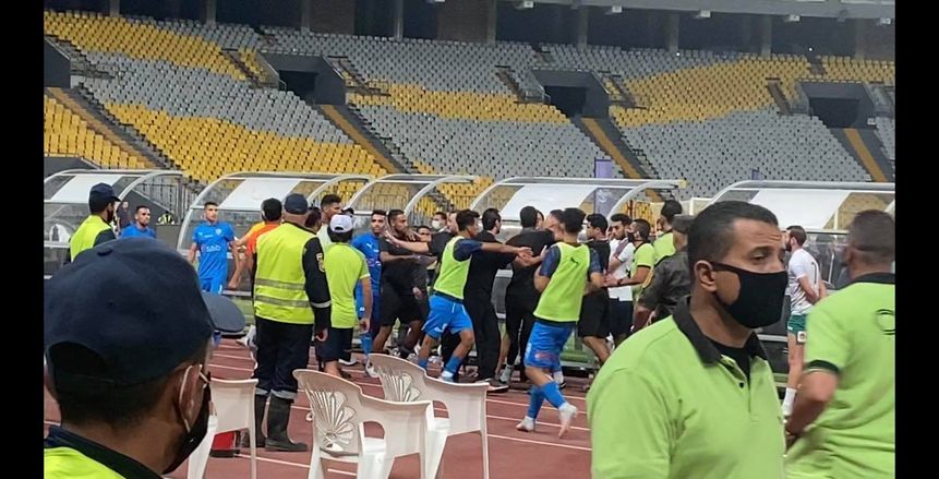 خاص.. رقص بالكرة وإشارة خارجة سبب خناقة لاعبي الزمالك والمصري (فيديو)