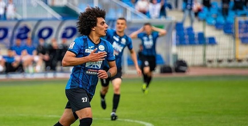 عبدالله حافظ لاعب جورنيك بولكويسي البولندي يقترب من الأهلي «خاص»
