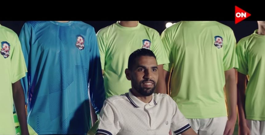 رفقة شبيه صلاح وماني.. مؤمن زكريا يظهر في إعلان برنامج «كابيتانو مصر»