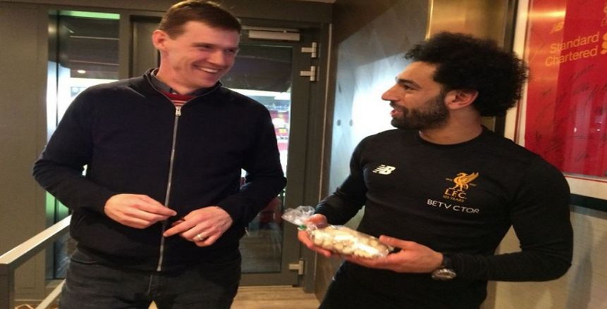 بالفيديو| السفير البريطاني يعلم جماهير ليفربول نطق اسم «صلاح» الصحيح