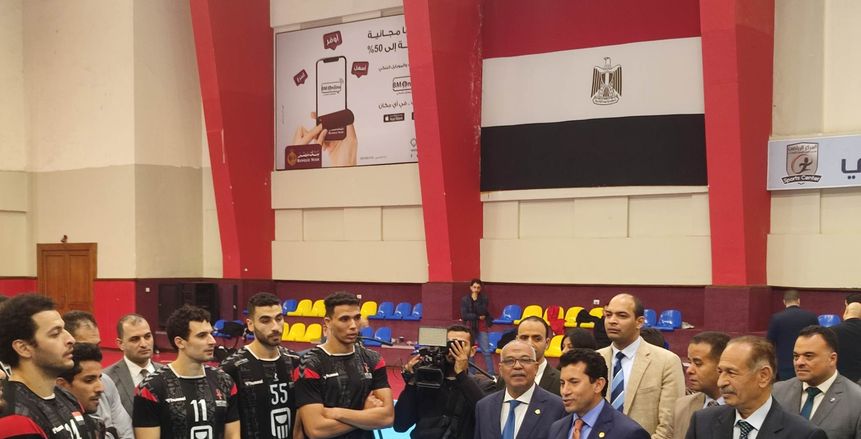 وزير الشباب والرياضة يحفز لاعبي منتخب اليد في المران الأخير بالقاهرة