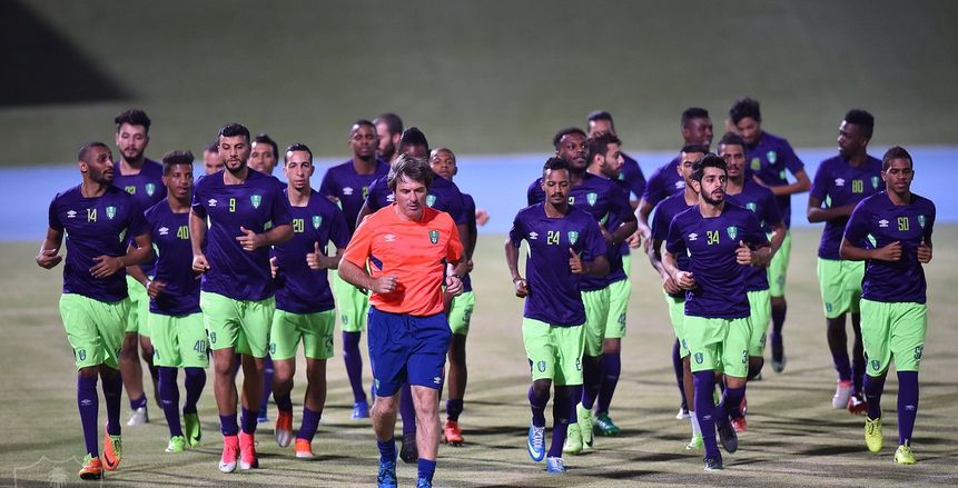 مدرب أهلي جدة يقود أول مران له في حضور عبدالشافي