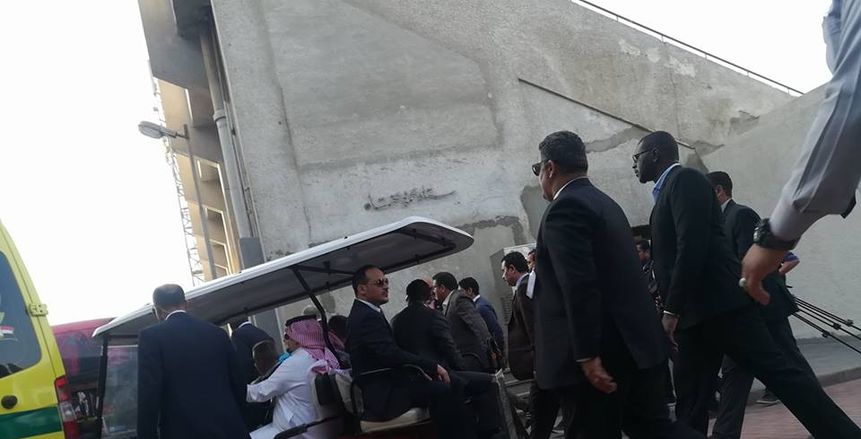 بالصور| "الخطيب" يصطحب "آل الشيخ" في جولة بغرف ملابس الأهلي الجديدة