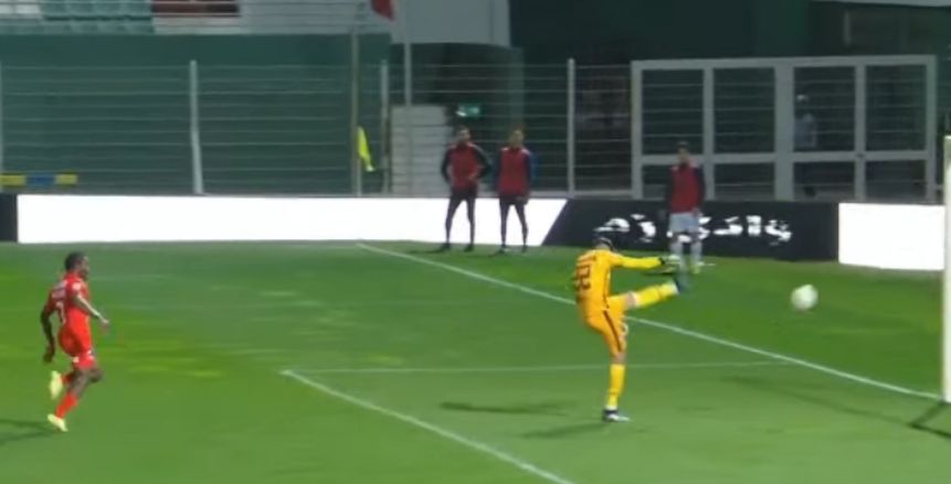 حارس مرمى سريع وادي زم يسجل هدفا غريبا بمرماه بالدوري المغربي «فيديو»