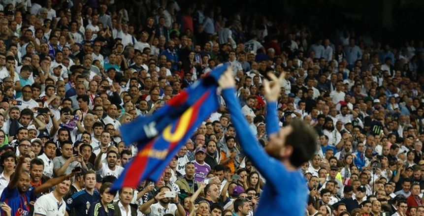 بالصور| متاجر برشلونة تبيع تمثال لميسي يبرز احتفاله بالهدف رقم 500