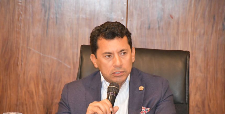 وزير الرياضة يكلف لجنة لفحص ملابسات سقوط سور حديدى بمدرج الصالة المغطاة بـ٦ أكتوبر