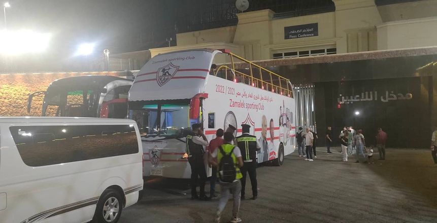 حافلة مكشوفة لنقل لاعبي الزمالك إلى مقر النادي احتفالا بالدوري