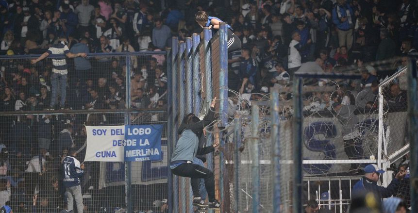 التفاصيل الكاملة لحادث مباراة جيمناسيا وبوكا جونيورز بالدوري الأرجنتيني