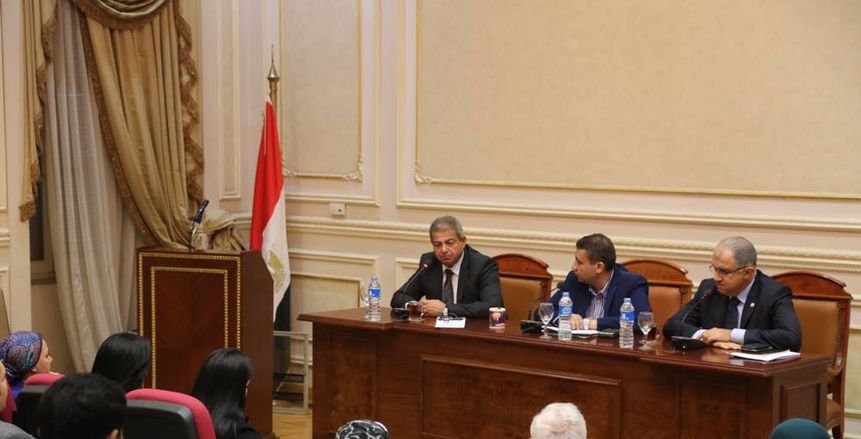 «عبد العزيز» يناقش آليات دعم الوزارة للمشروعات الصغيرة والمتوسطة بمجلس النواب