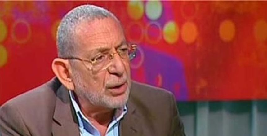 «القيعي»: الدولار سبب جنون سوق الإنتقالات في مصر