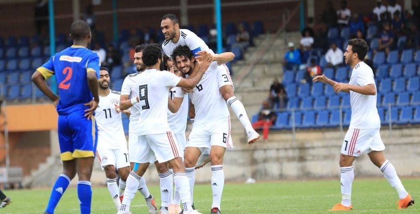 محمد محمود يرتدي قميص «صلاح» في مباراة أي سواتيني