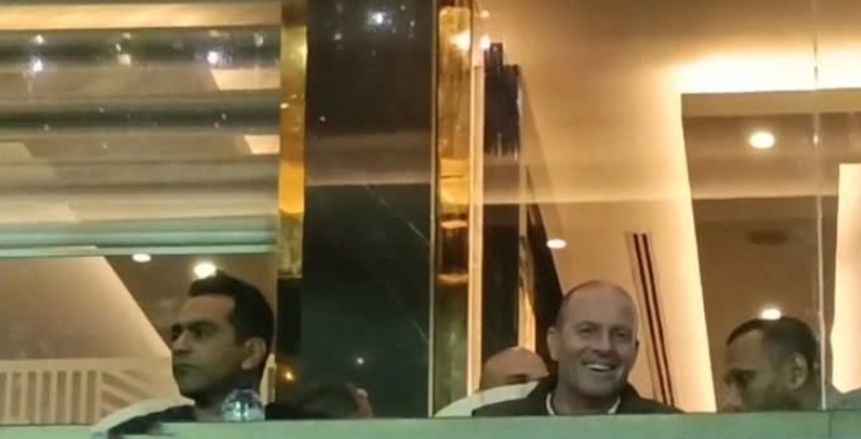 مدرب الأهلي يحضر مباراة مصر وغينيا بيساو من المقصورة الرئيسية
