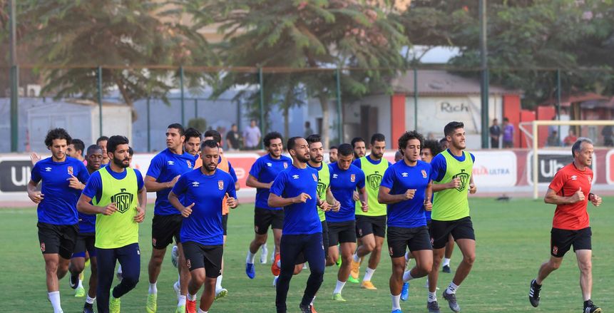 الأهلي يستعد لمواجهة الزمالك بمعسكر مغلق.. ويمنع لاعبيه من "السوشيال ميديا"