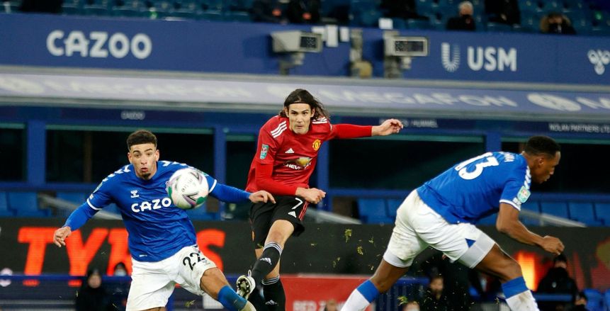 غرامة وإيقاف 3 مباريات لـ كافاني في الدوري الإنجليزي بسبب العنصرية