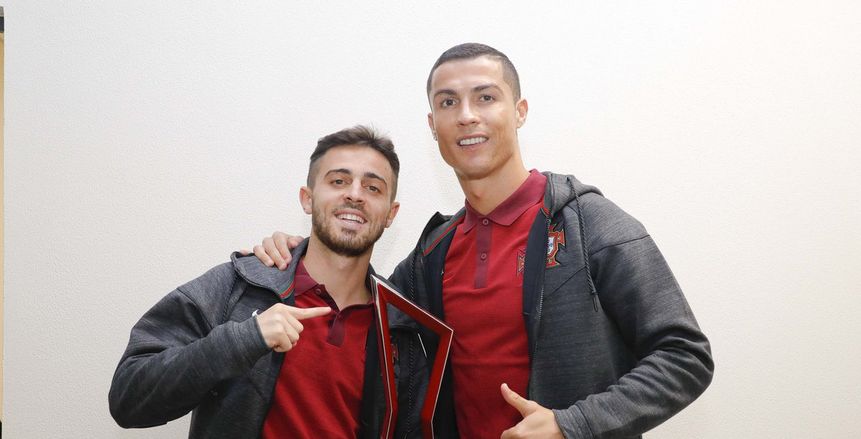 كأس القارات| "رونالدو" يهدي زميله كأس رجل المباراة التي نالها ضد نيوزيلندا