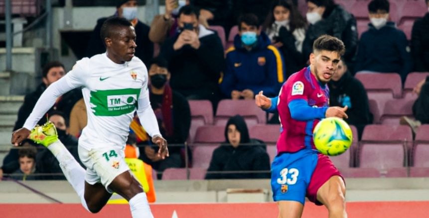 برشلونة يفوز 3-2 وينجو من فخ إلتشي في الدوري الإسباني