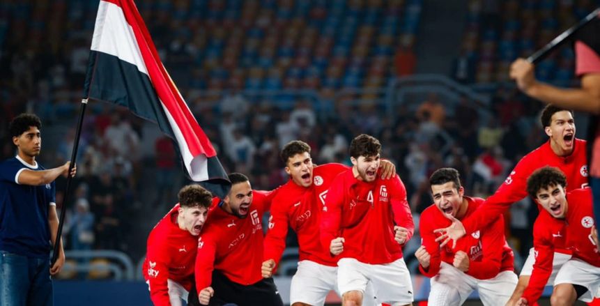 بعد تعافيه.. طارق محروس يزور معسكر منتخب اليد لدعم اللاعبين