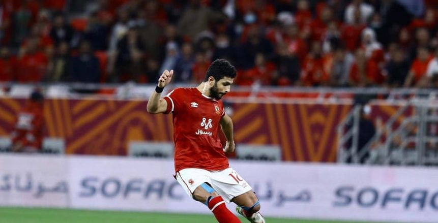 بكاء أيمن أشرف لحظة توديعه للاعبي الأهلي بغرفة خلع الملابس قبل رحيله «فيديو»