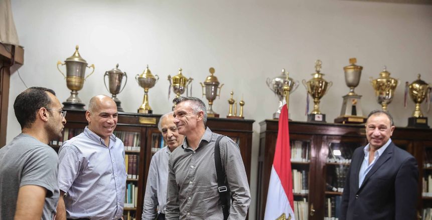«كارتيرون» يوقف تدريب الاهلي للاجتماع باللاعبين